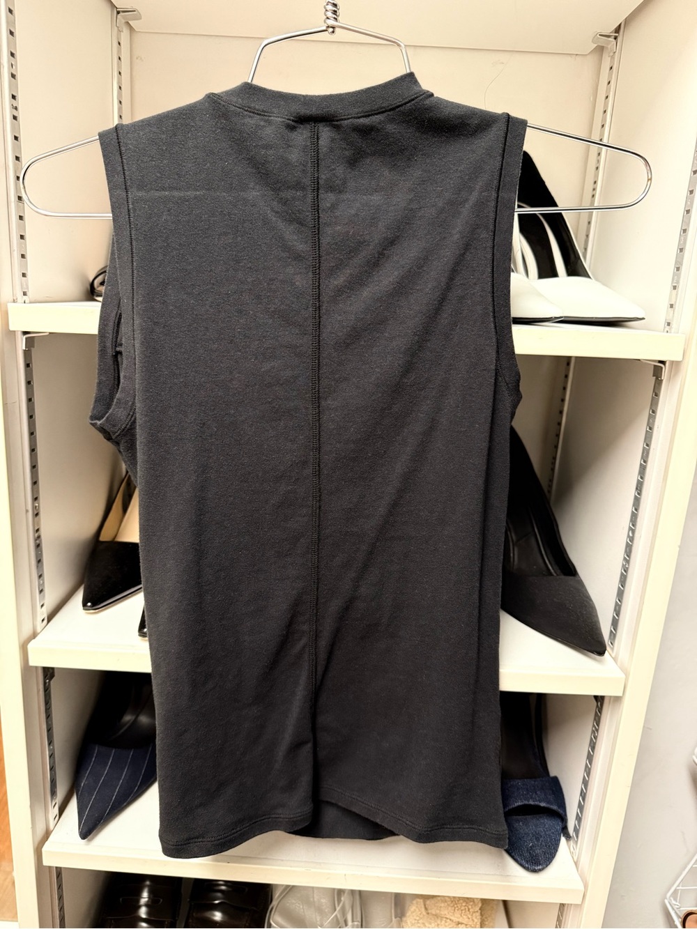 SKIMS Sleeveless Black Heart Cutout Tank Top - Picture 8 of 8